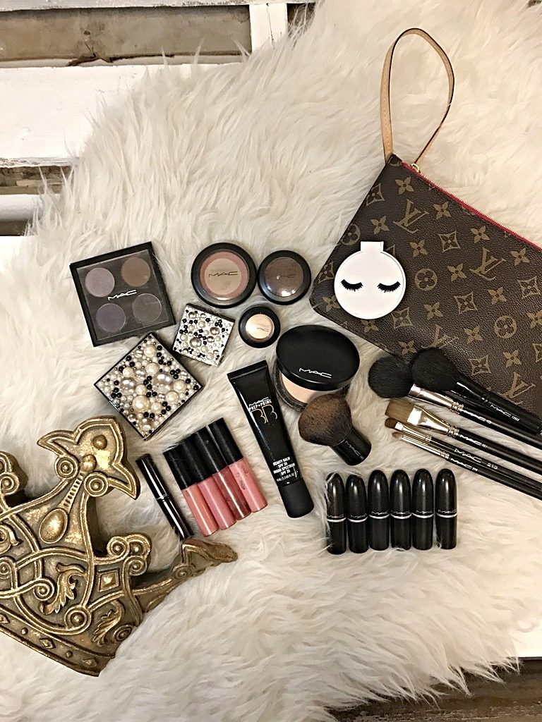 mac make up, Louis Vuitton, crown