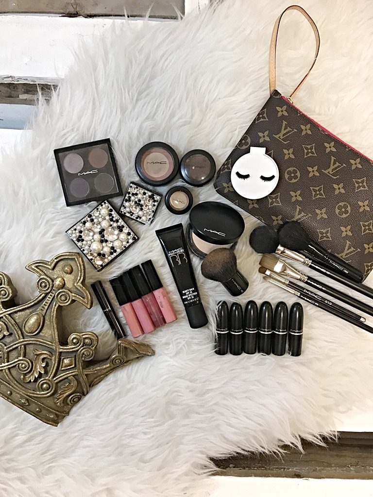 mac make up, Louis Vuitton, crown